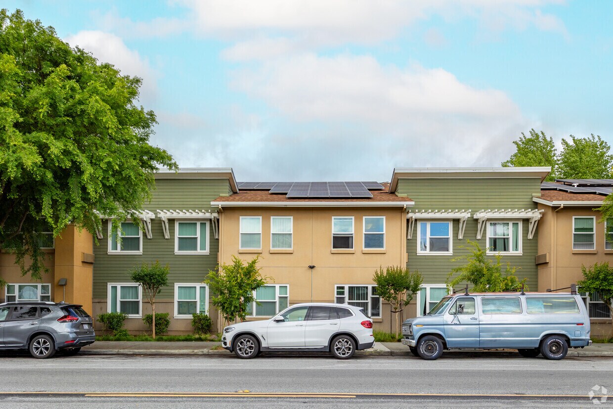 Building Photo - Monterey Villa