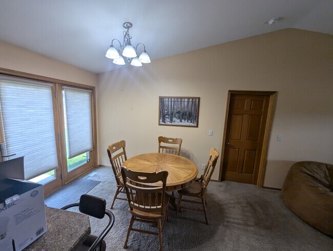 Foto del edificio - 145 Forest Grove Lane