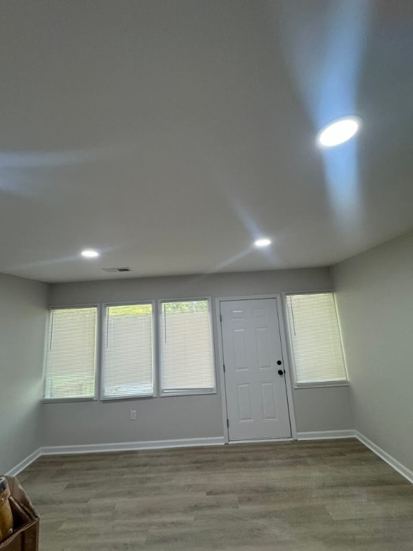 Building Photo - 209 Forest Ln