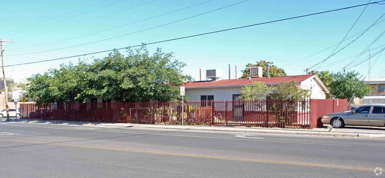 Building Photo - Las Casitas