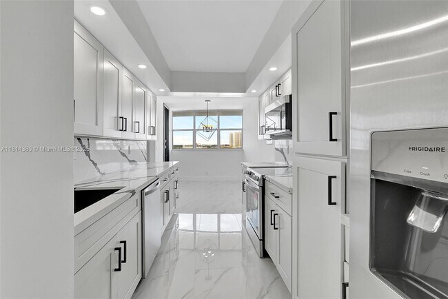 Foto del edificio - 100 Golden Isles Dr