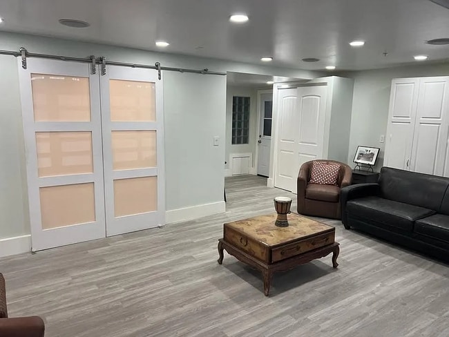 Building Photo - 206 Avenue H