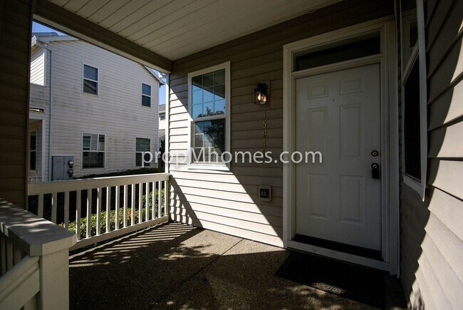 Foto del edificio - Beautiful Three Bedroom Townhouse - Prime Clackamas Location!