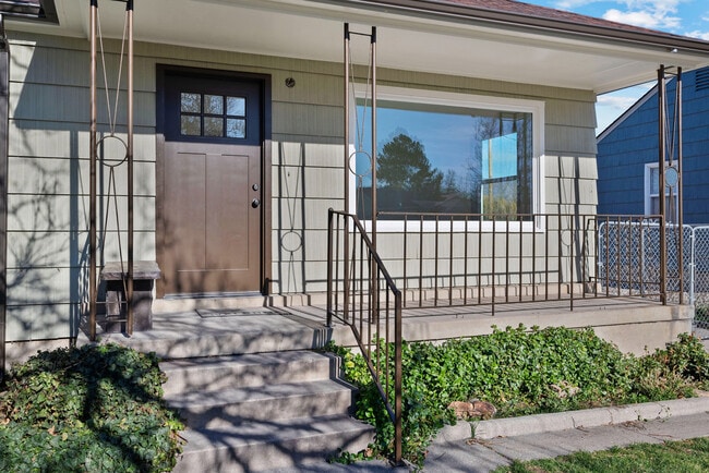 Foto del edificio - 840 W Montague Ave