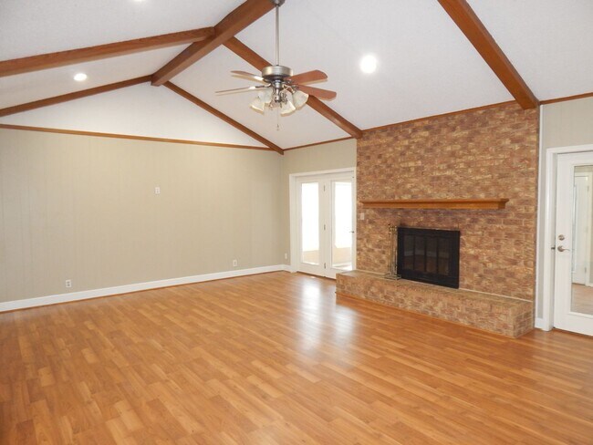 Foto del edificio - South Tyler, Beautiful 3 Bedroom, 2 Bath Home with RV Parking!