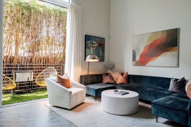Foto del edificio - 1220 N Orange Grove Ave
