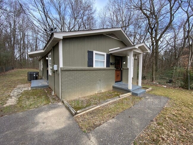 Building Photo - 822 Eyers Rd