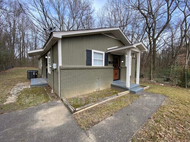 Foto del edificio - 822 Eyers Rd