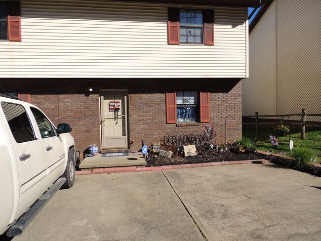 Building Photo - 107 McGrew Dr