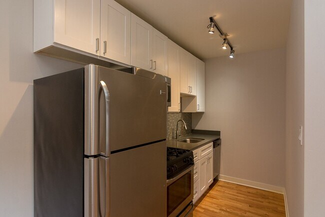 Foto del edificio - 2423 N Kedzie Blvd