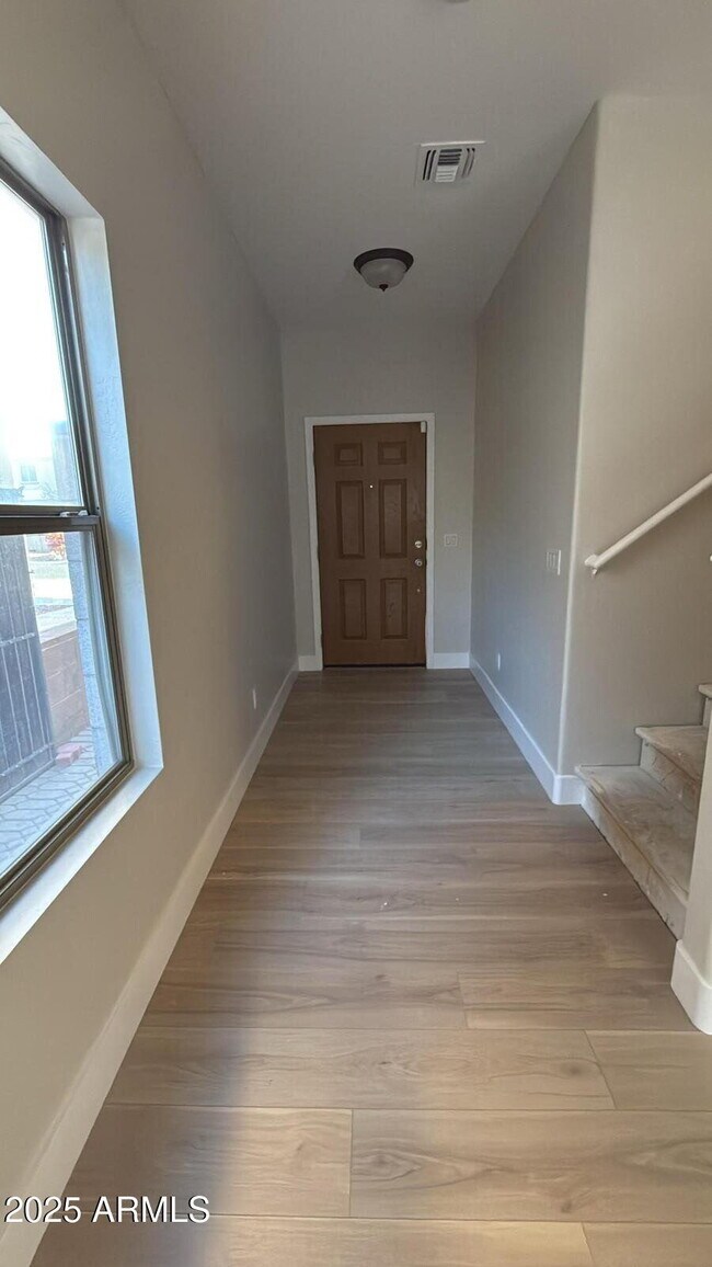 Foto del edificio - 7042 W Mercer Ln