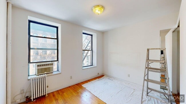 Building Photo - 224 E 81st St