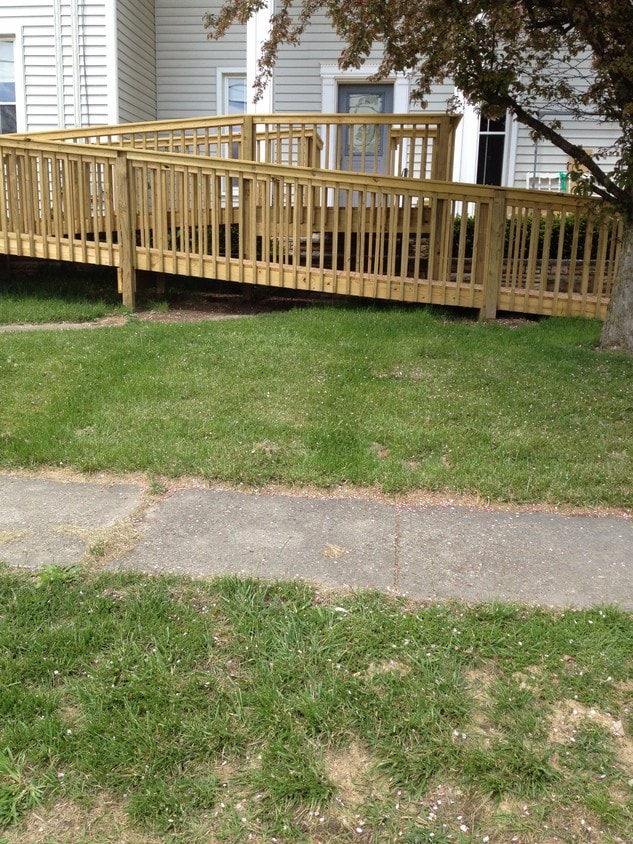 Front entry - 4040 Monroe Rd