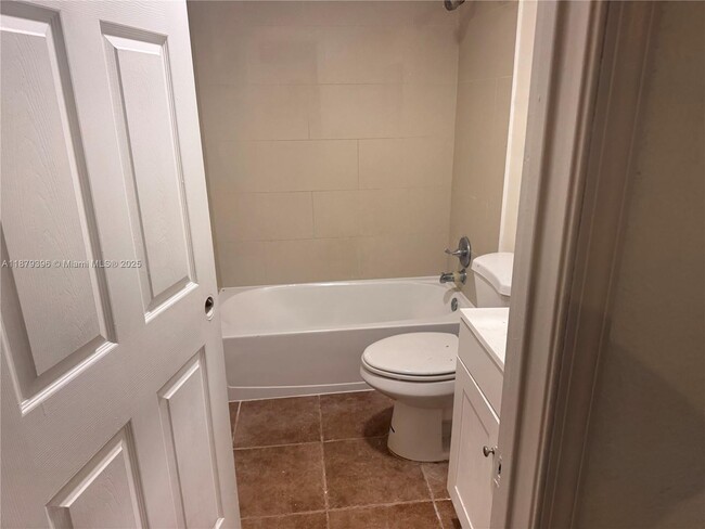 Building Photo - 2801 Riverside Dr