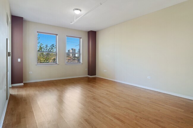 Foto del edificio - 437 W Division St
