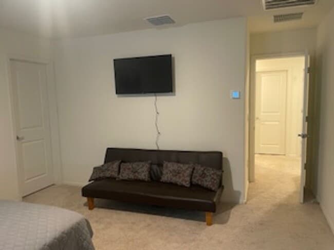 Foto del edificio - Spacious New four bedroom home