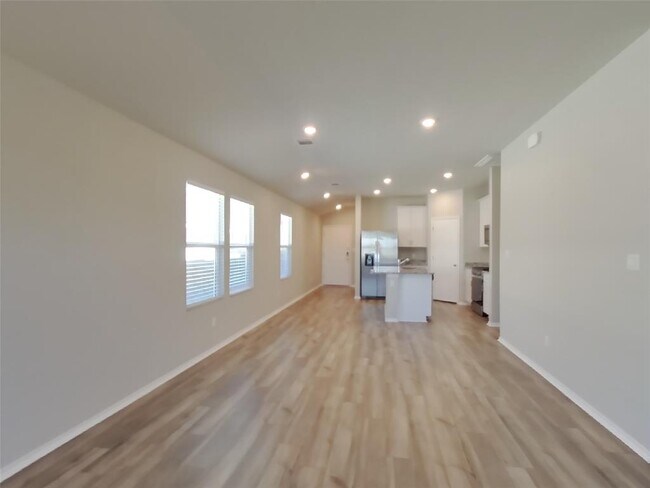 Foto del edificio - 5300 Saddle Clb Dr