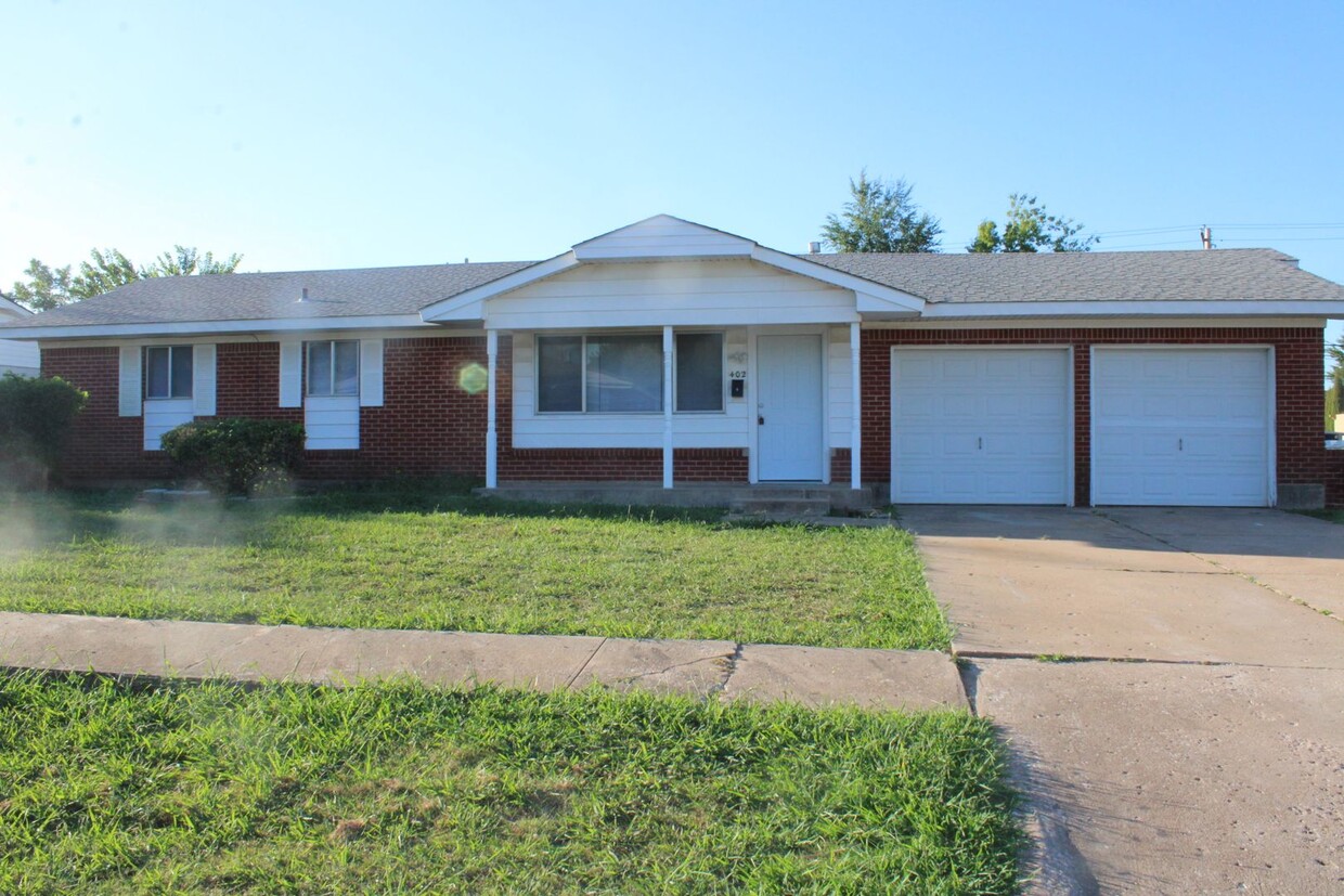 Primary Photo - Great Remodel! Just outside Tinker Gate!