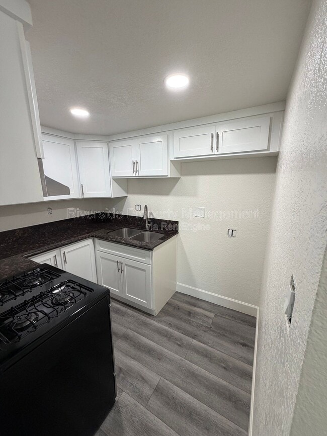 Building Photo - 1221 Villa St