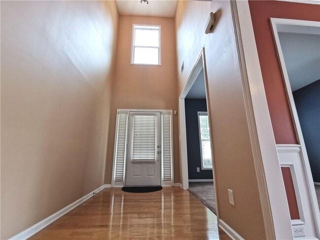 Building Photo - 2430 Woodford Ln NE