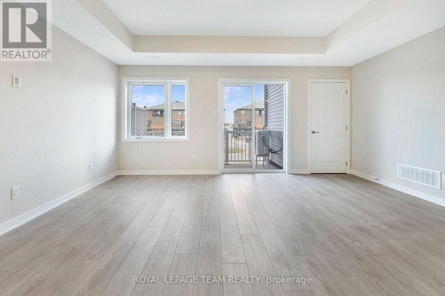 Building Photo - 904 Parnian Private
