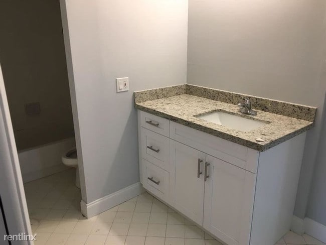 Building Photo - 2 br, 2 bath  - 3000 Riverside Dr
