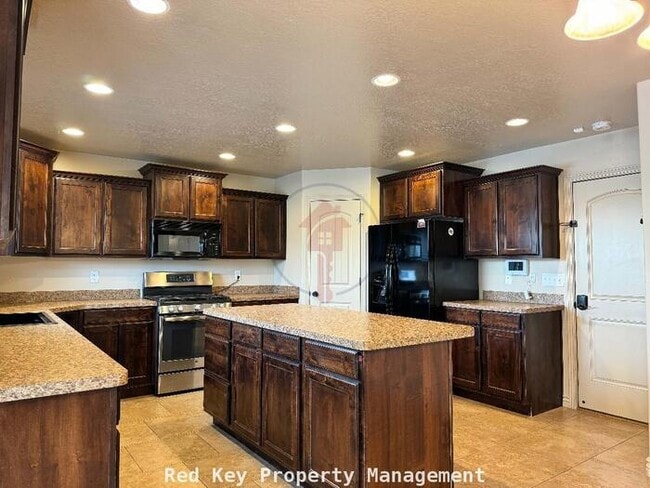 Building Photo - 770 N Single Family Home