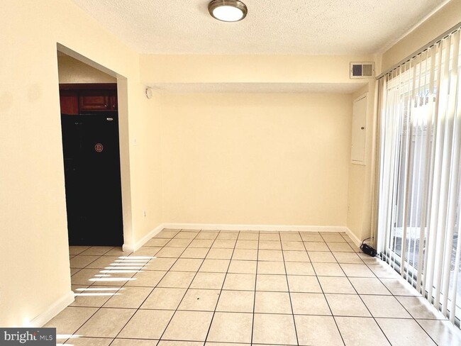 Building Photo - 3882 Manzanita Pl