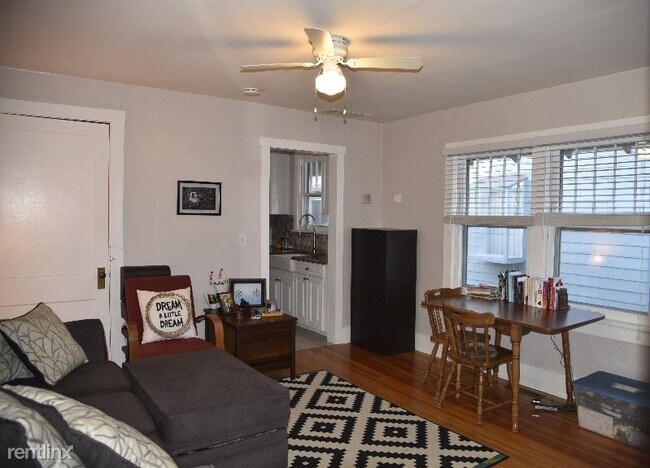 Building Photo - 1 br, 1 bath Apartment - 1203 West Oak Street