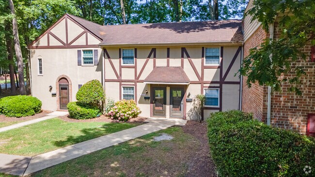 Building Photo - Foxcroft I
