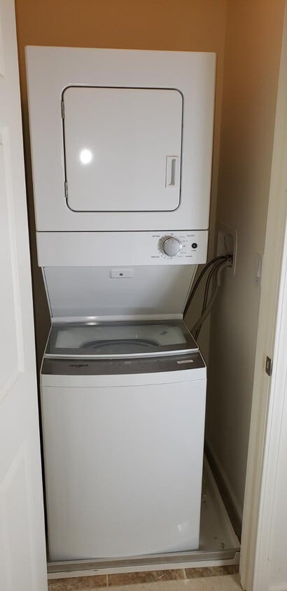 washer/dryer - 33 Robinson Ave