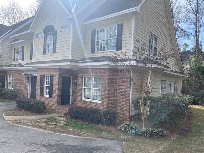 Building Photo - 320 Glenburney Dr