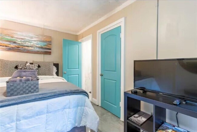 Building Photo - 235 Walnut St NW