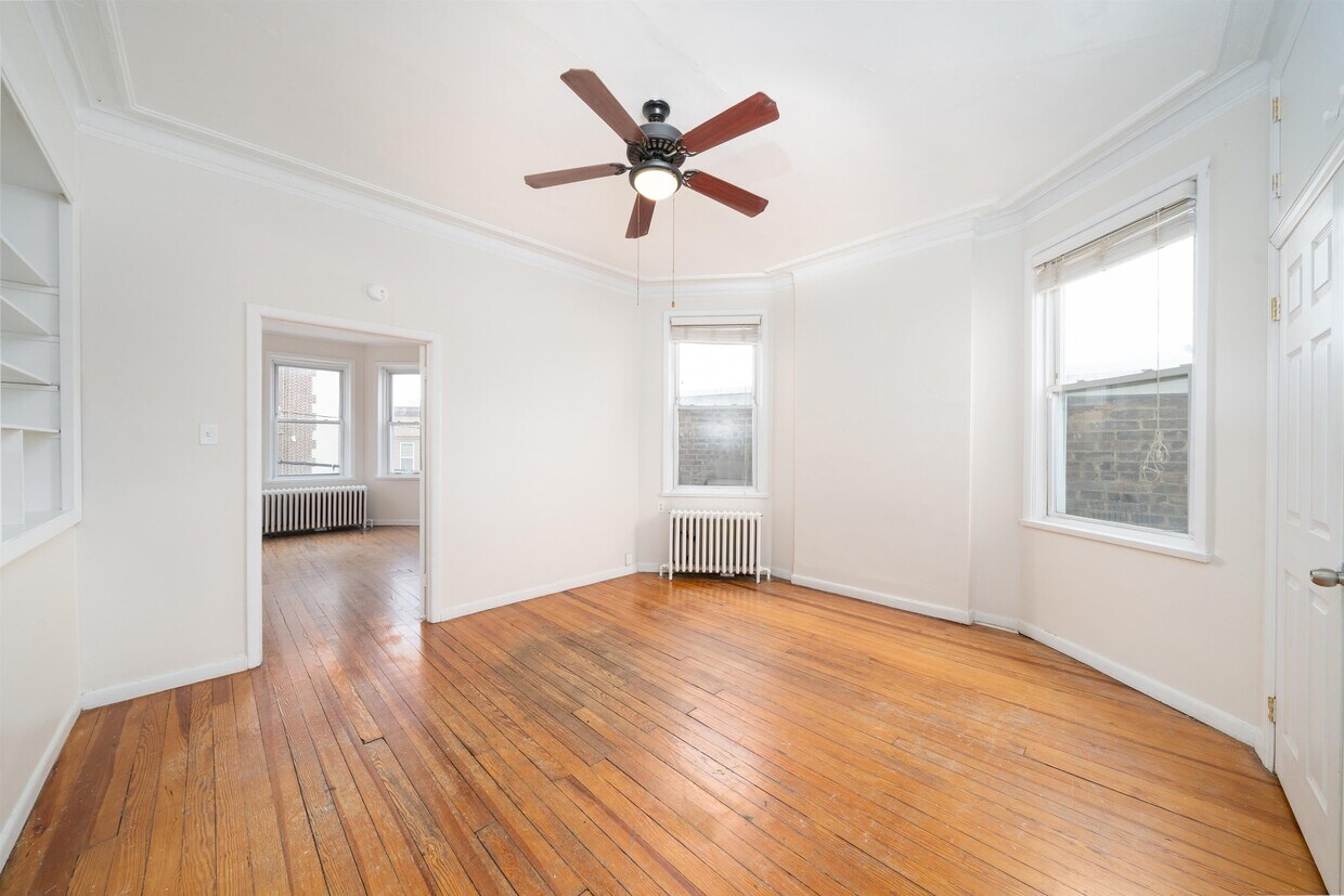 Primary Photo - 313 18th St