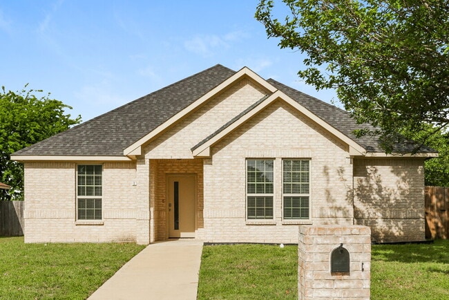 Building Photo - 1314 Roan Dr