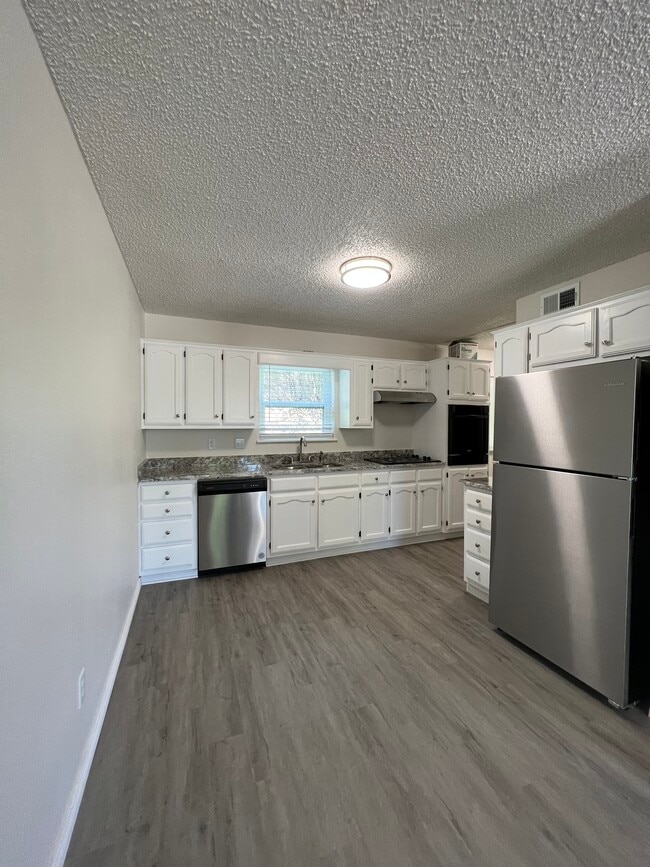 Building Photo - 834 River View Drive - Park View Townhomes