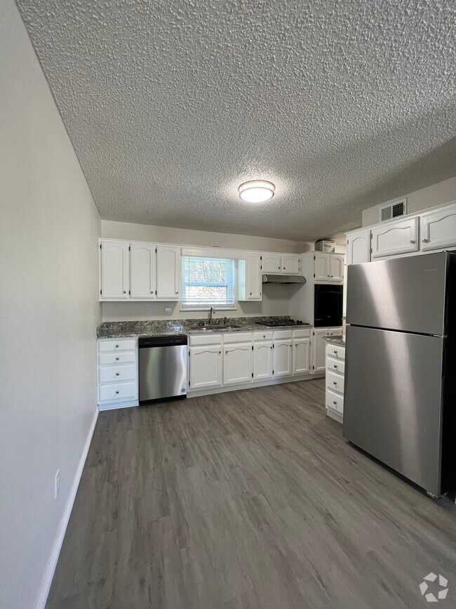 Building Photo - 824 Park View