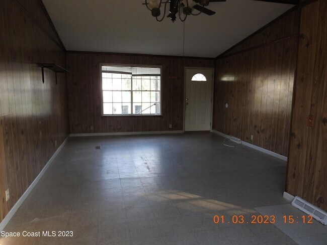 Foto del edificio - 484 Bridgeport Ave NW