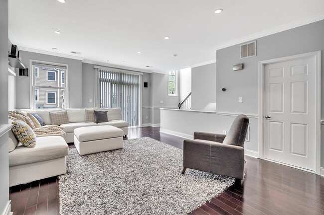 Foto del edificio - 274 Roslyn Ct