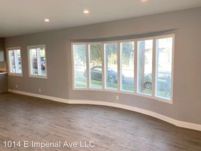 Building Photo - 1014 E Imperial Ave