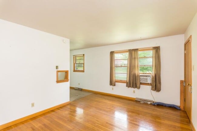 Foto del edificio - 1BR/1BA Duplex in Convenient Location! Har...