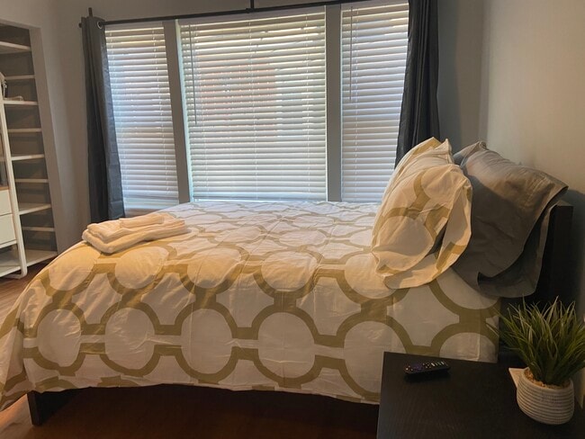 Building Photo - 624 Jasper St