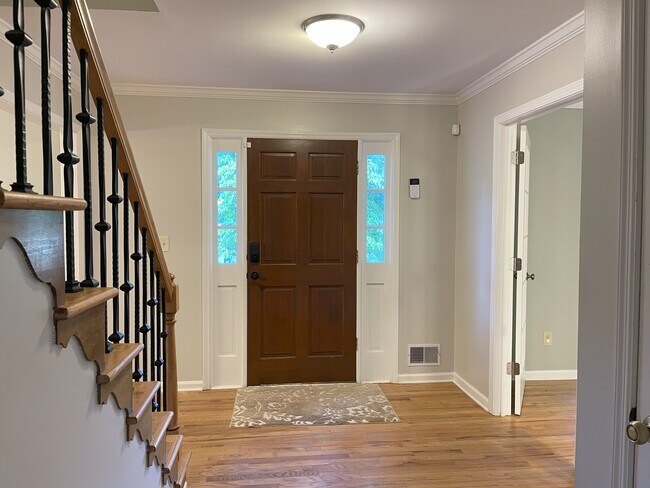 Foto del edificio - 1950 Oak Ridge Ct