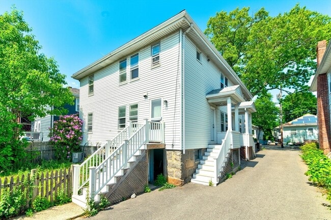 Building Photo - 137 Safford St
