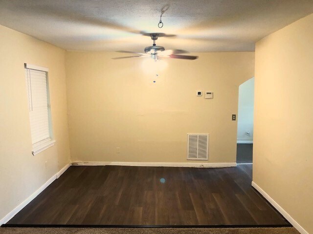 Foto principal - 10830 Fairland Dr