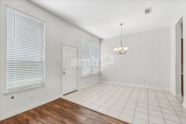 Foto del edificio - 2204 Perkins Crossing Dr