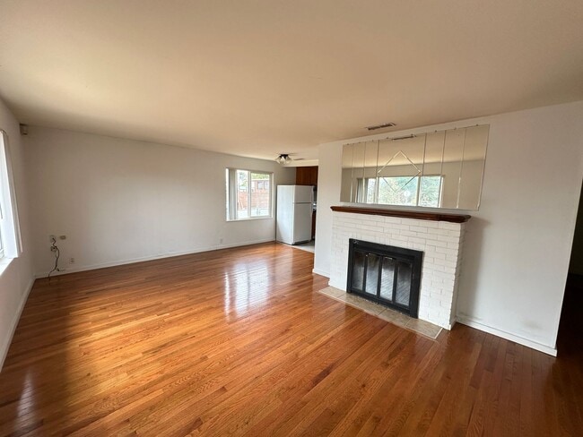 Foto del edificio - White Center - 3 Bedroom / 1.5 Bath Rambler