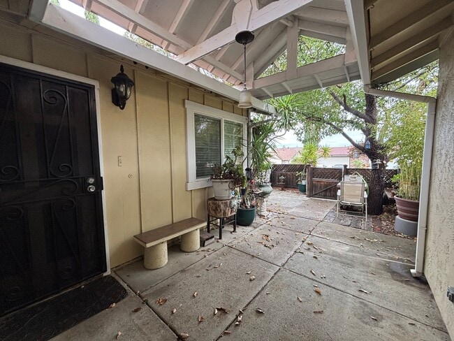 Building Photo - Beautiful Single-Story Townhome on Corner Lot with Private Courtyard & 2-Car Garage