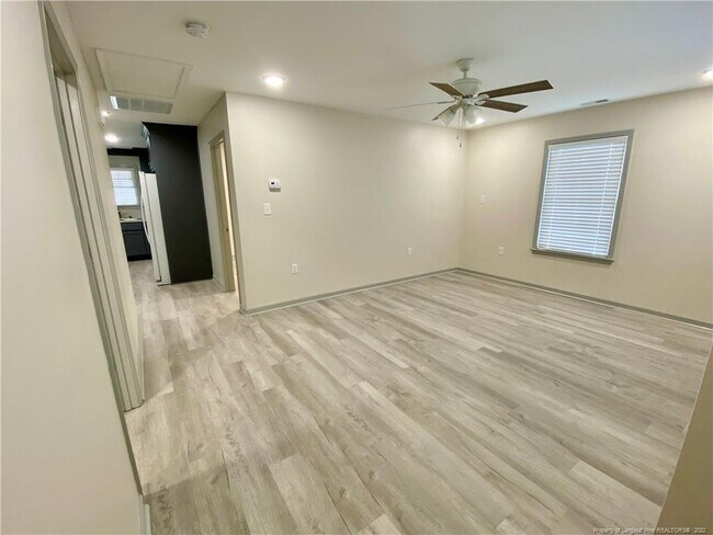 Foto del edificio - 407 W 5th St