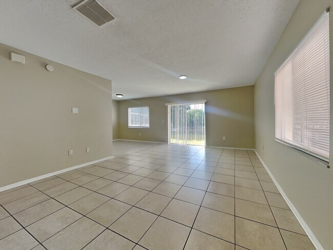 Building Photo - 770 Burlwood St